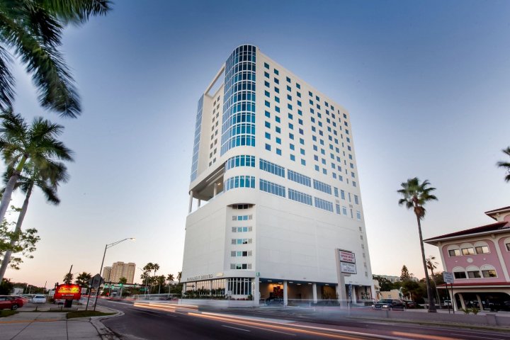 佛罗里达萨拉索塔希尔顿大使套房酒店(Embassy Suites by Hilton Sarasota)