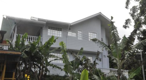 昆达山阿兹里安度假屋(Azrien Homestay Kundasang)