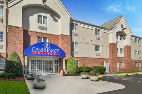 罗利克拉布特里烛木套房酒店(Candlewood Suites Raleigh Crabtree, an IHG Hotel)