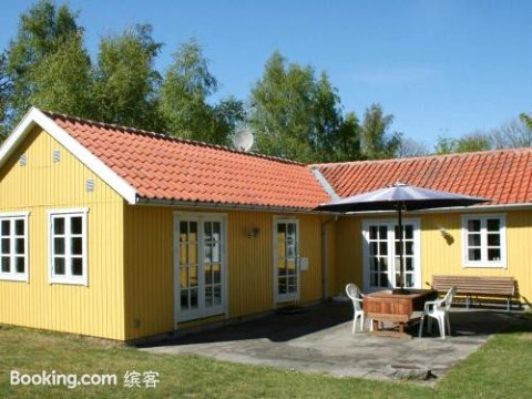 Three-Bedroom Holiday Home in Rønne 2