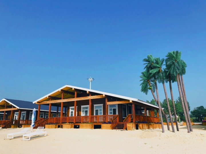 营口鲅鱼湾海景沙滩木屋
