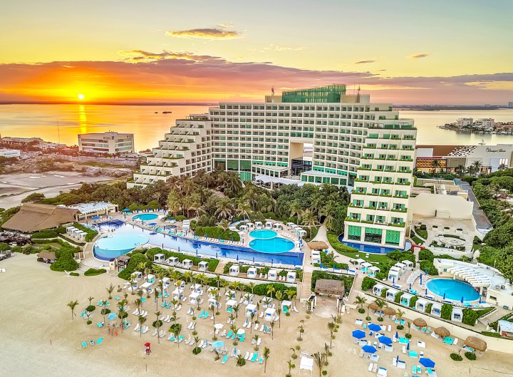 坎昆水上生活海滩度假村(Live Aqua Beach Resort Cancun)