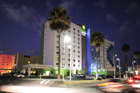 托卢卡佐纳埃洛普尔托智选假日酒店及套房(Holiday Inn Express & Suites Toluca Zona Aeropuerto, an IHG Hotel)