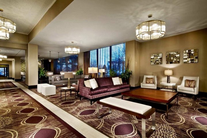 Crowne Plaza Minneapolis North