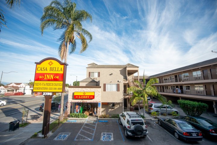 卡萨贝拉汽车旅馆 - 亨廷顿公园(Casa Bella Inn- Huntington Park)