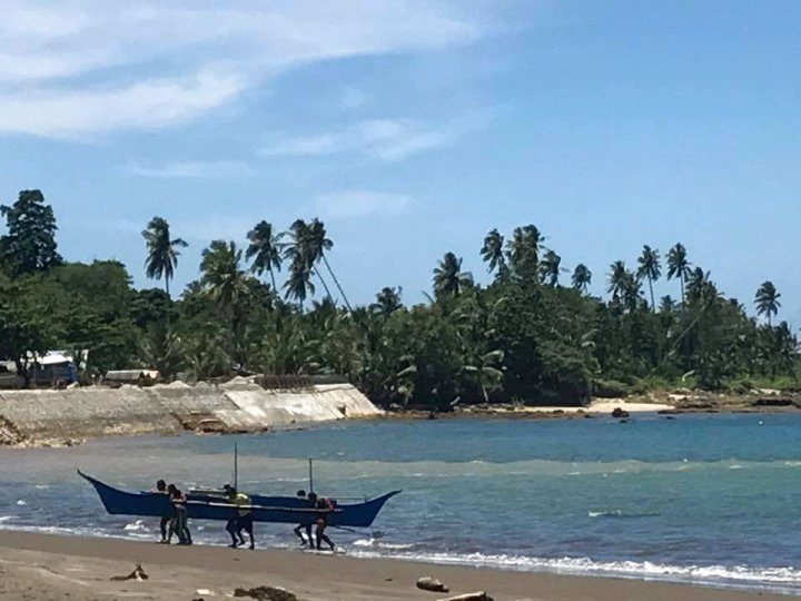 小姐套房巴冈阿海滩酒店(Señorita Suites by The Beach in Baganga)