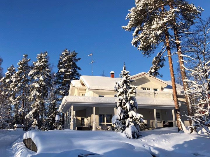 拉赫蒂高尔夫湖景公寓(Villa Lakeview Golf Lahti)