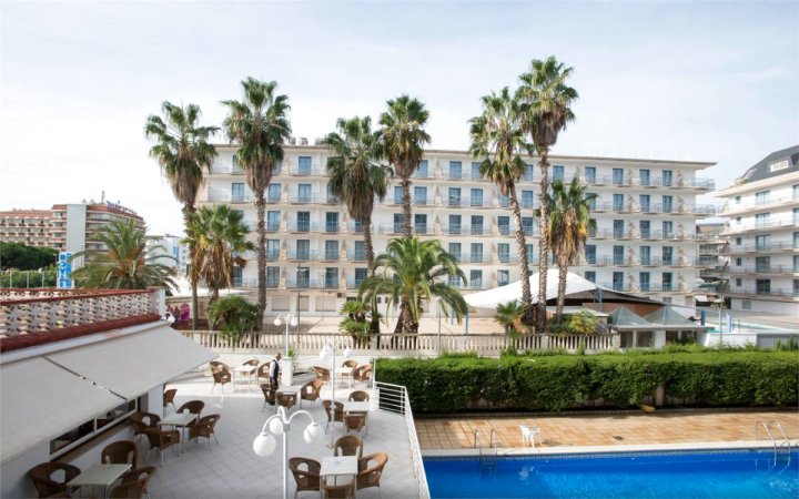 里维埃拉酒店(Hotel Riviera)