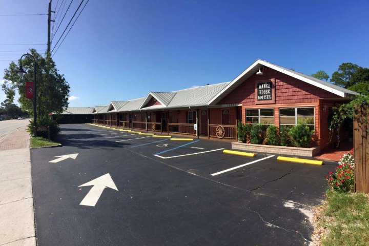 水牛城牧场汽车旅馆(Buffalo Chip's Ranch House Motel)