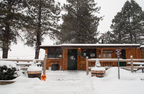 滑雪板基地旅馆(Basecamp at Snowbowl)