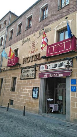 卡斯蒂利亚伯爵酒店(Hotel Condes de Castilla)