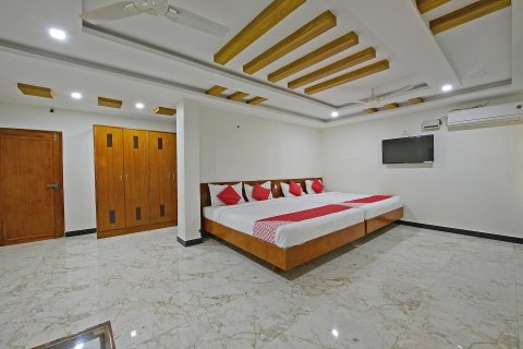 拉贾拉杰斯瓦里大厦酒店（离拉姆什瓦拉姆45分钟）(Hotel Raja Rajeswari Tower (45 Minutes Away from Rameshwaram))