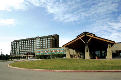 克里河娱乐场度假村(River Cree Resort & Casino)