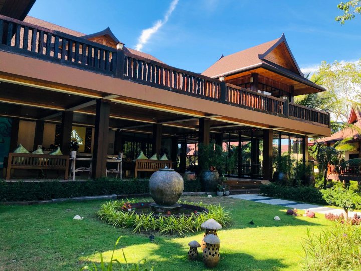 皮皮岛别墅度假酒店(Phi Phi Villa Resort)