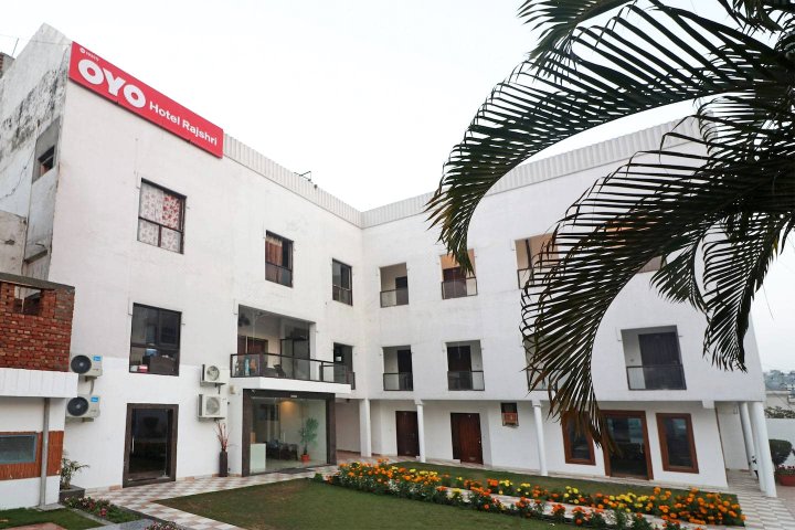 OYO 19979 Hotel Rajshri