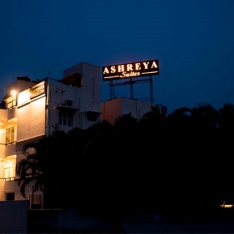 阿什里亚套房住宿(Aashreya Suites)
