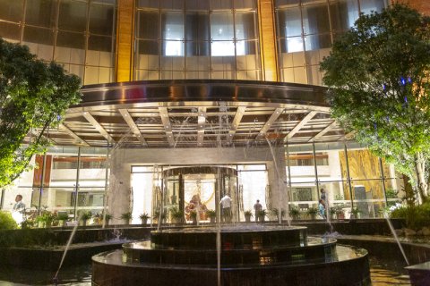 乐至宏扬·玲路酒店