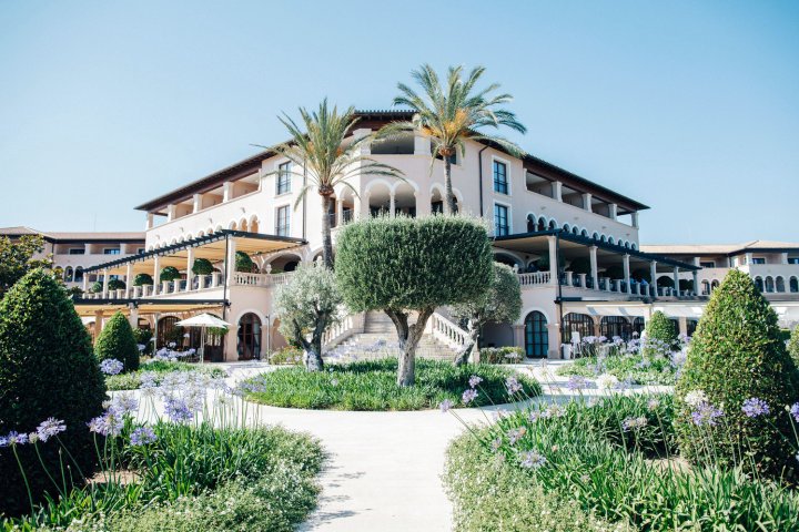 达瓦尔马洛卡瑞吉度假酒店(The St. Regis Mardavall Mallorca Resort)
