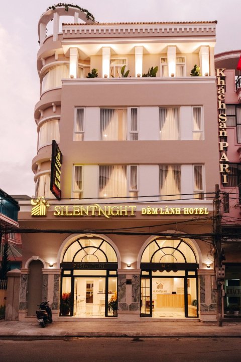 平安夜寒夜酒店(Silent Night Dem Lanh Hotel)