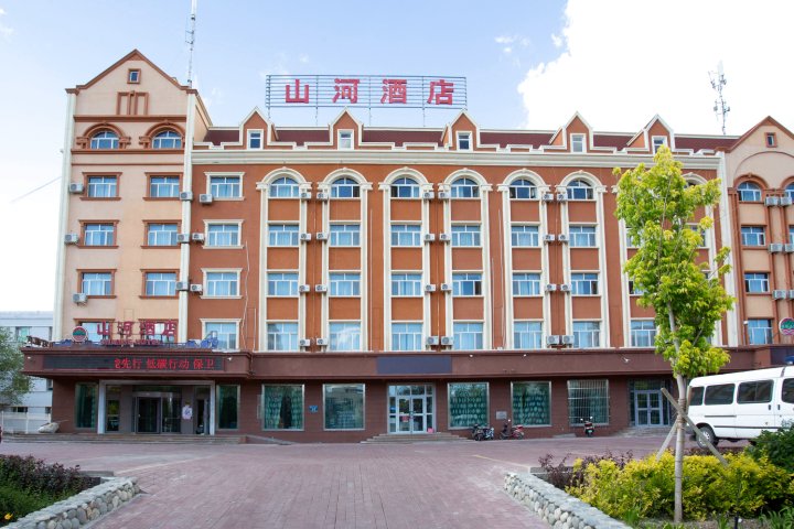 富蕴山河酒店