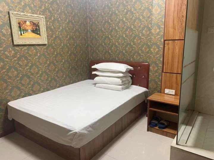 东风路吉成福园小区底商(和平时光幼儿园旁)1德惠福园宾馆131个酒店