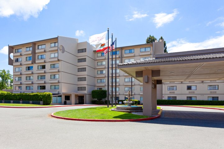 联合市硅谷北皇冠假日酒店(Crowne Plaza Silicon Valley North - Union City, an IHG Hotel)