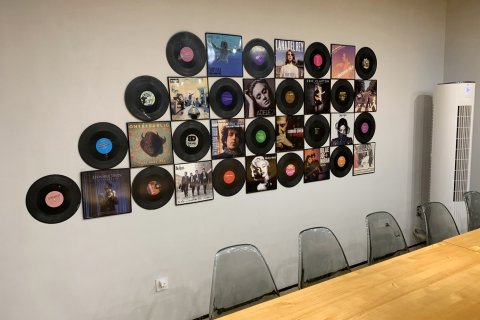 笑脸里·好久不见青年旅舍(重庆皇冠大扶梯两路口地铁站店)