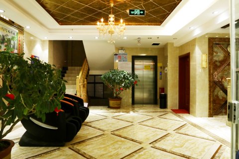 鹤庆光辉假日酒店