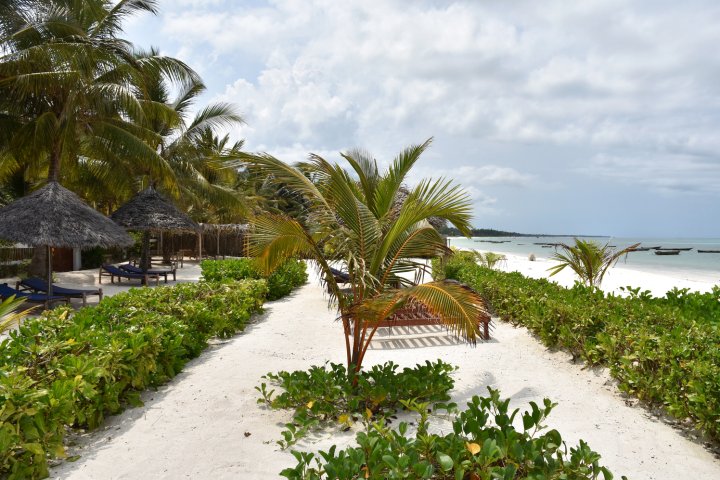 帕旺尼银沙海滩酒店(Pwani Silver Sand Beach Hotel)