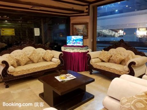 格雷斯皇冠酒店(Grace Crown Hotel)