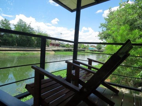 R 南邦旅馆(R-Lampang Guest House)