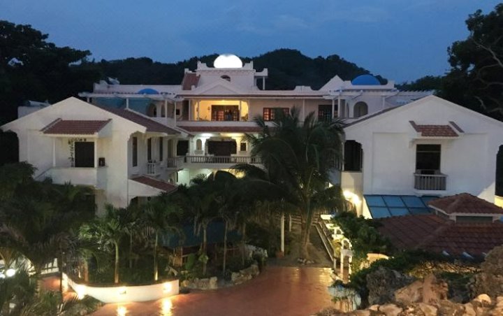 La Roca Villa Resort Hotel