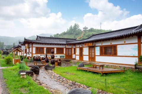 89 延边酒店 89 和龙金达莱朝鲜人家民俗村 信息纠错 酒店百宝箱