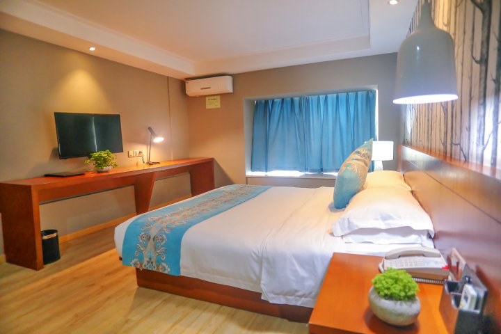 保利香槟8090尊悦酒店(成都百草路地铁站店)