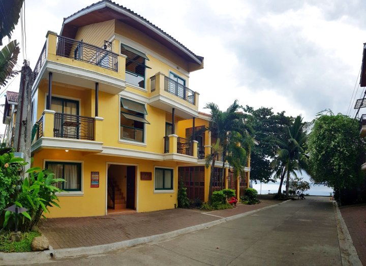 塔利赛湖滨别墅酒店(Talisay Lakeside Villas)