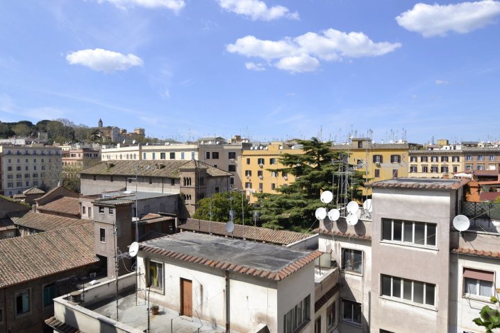 特拉斯特夫顶楼公寓(Top Floor Trastevere)