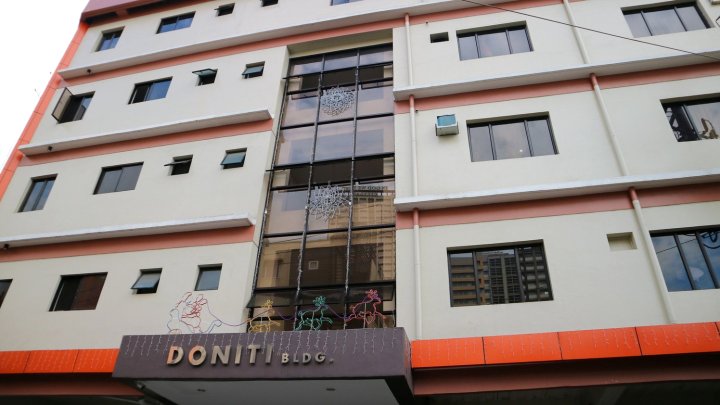 多尼塔套房活动中心酒店(Doniti Suites and Events Place)