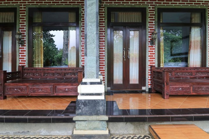 穆拉花园平房酒店(Mulia Garden Bungalows)