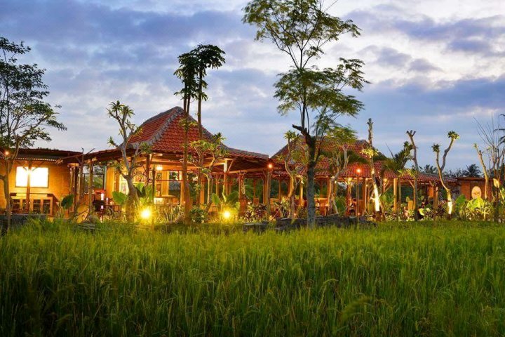 萨瓦贡当勒吉别墅酒店(Villa Sawah Gondang Legi)