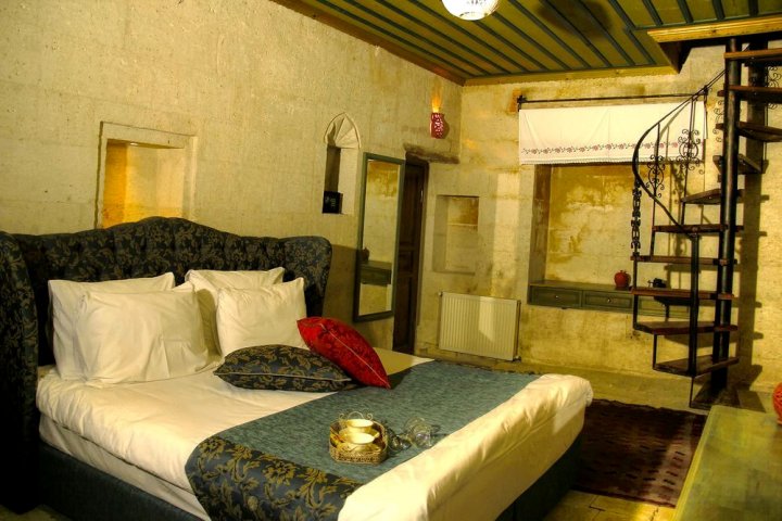 图尔巴洞穴酒店(Tulpar Cave Hotel)