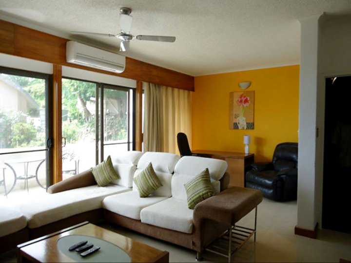 惠特克公寓酒店(Whittaker Apartments)