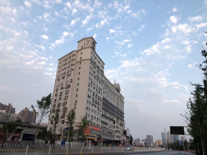 7天连锁酒店(武汉光谷华中科技大学地铁站店)