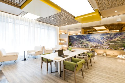 黄山风景区换乘中心汤口亚朵酒店