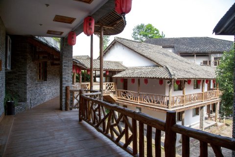 兰溪卧龙湖畔山居