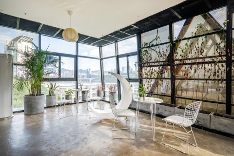 笑脸里·好久不见青年旅舍(重庆皇冠大扶梯两路口地铁站店)