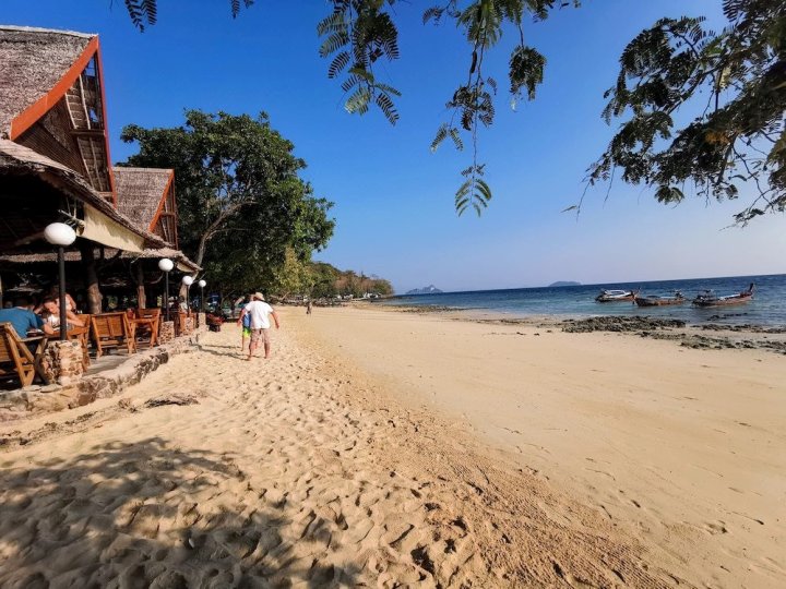 皮皮岛休闲海滩度假酒店(Phi Phi Relax Beach Resort)