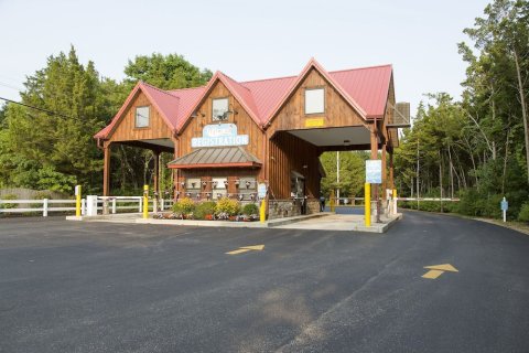 浮木休旅车度假村和露营地(Driftwood RV Resort and Campground)