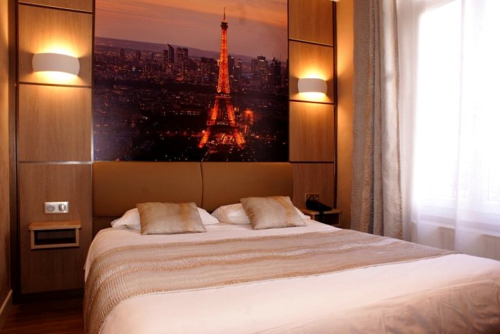 加里纳埃菲尔铁塔酒店(Hotel Carina Tour Eiffel)