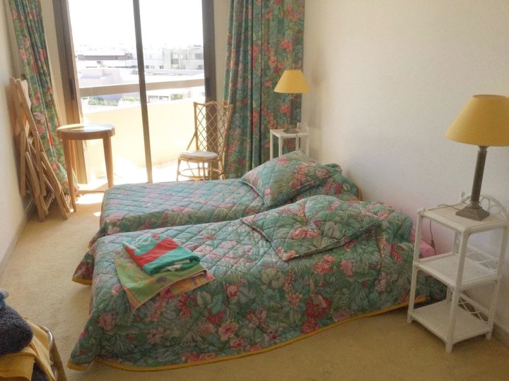 昂蒂布精彩海景 2 居公寓阳台酒店 - 离海滩 300 米(Apartment with 2 Bedrooms in Antibes, with Wonderful Sea View and Terrace - 300 m from The Beach)