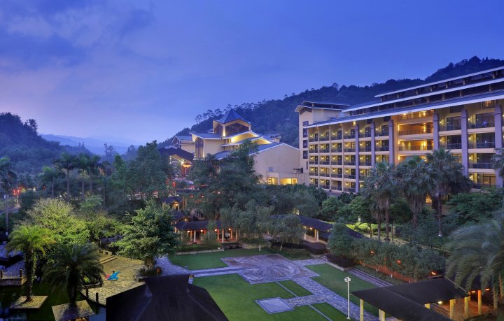 龙门地派温泉度假酒店